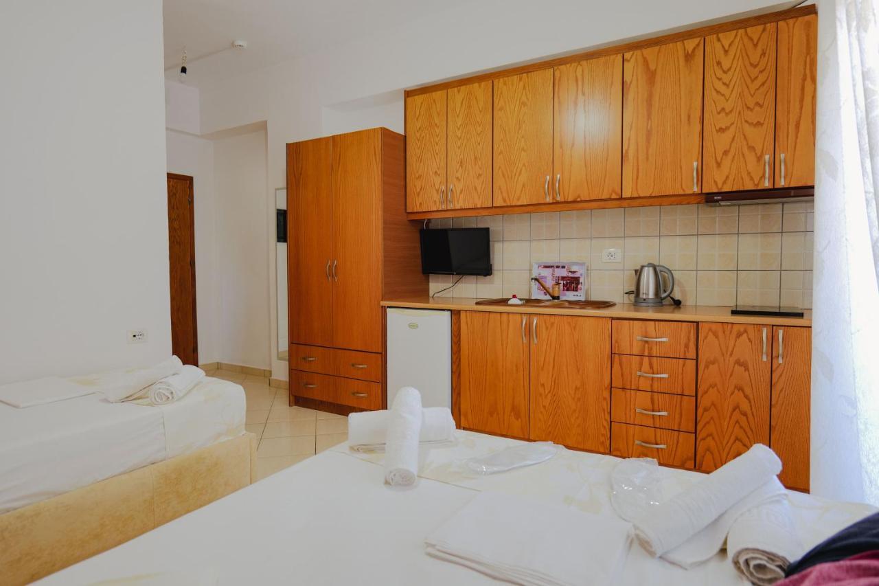 Eleni Guest House Саранде Екстериор снимка