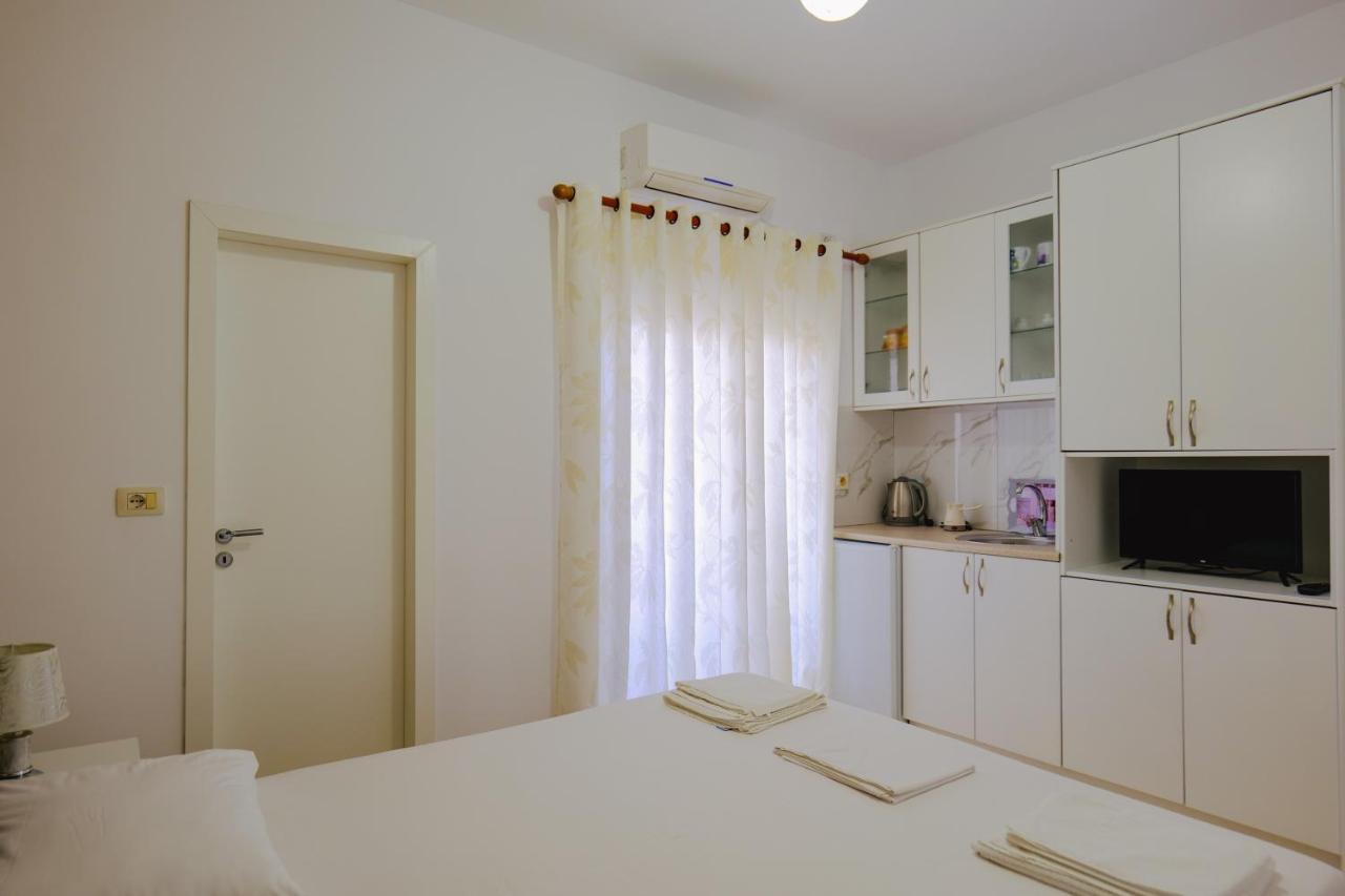 Eleni Guest House Саранде Екстериор снимка